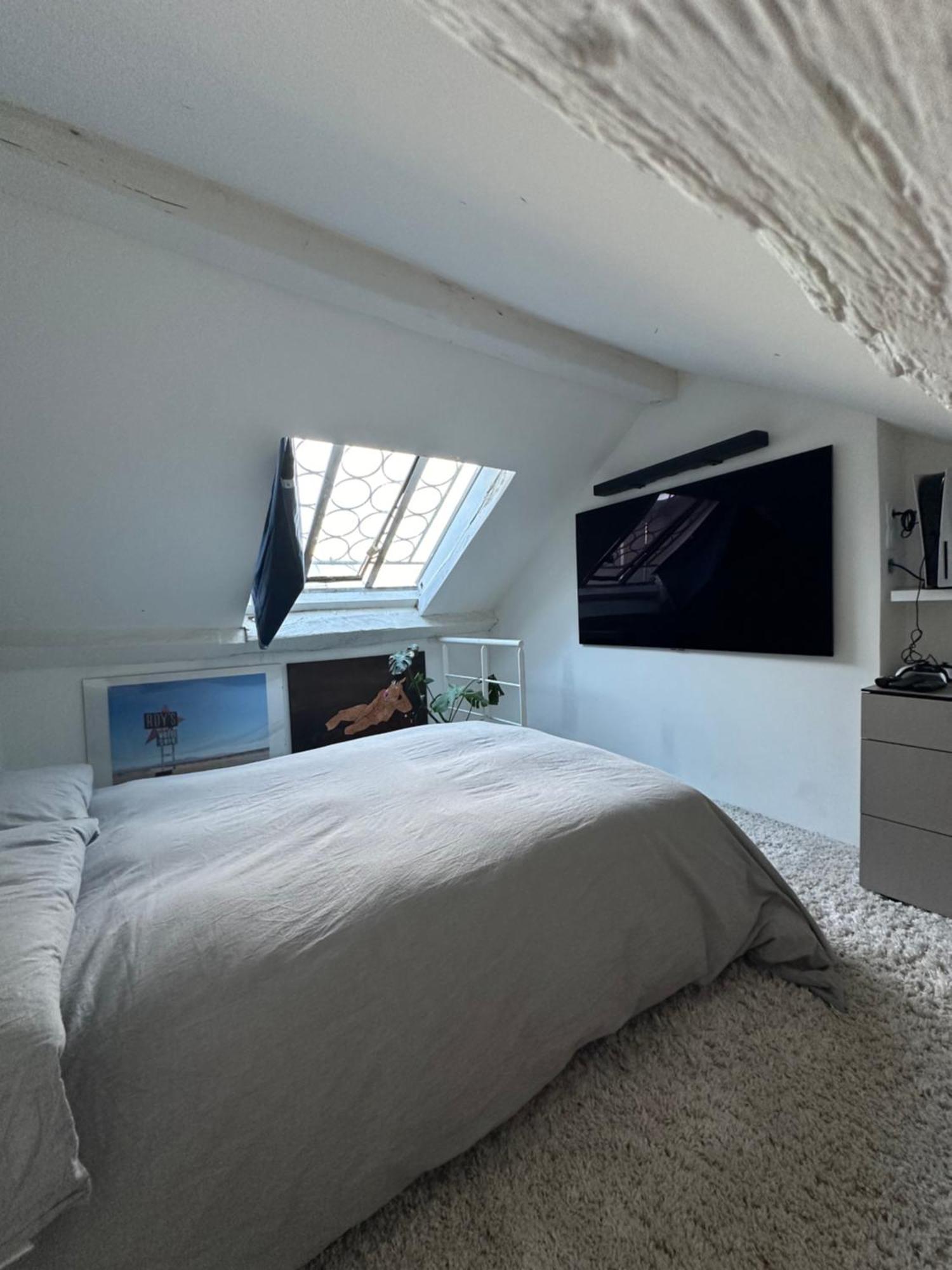 Pretty Parisian Penthouse París